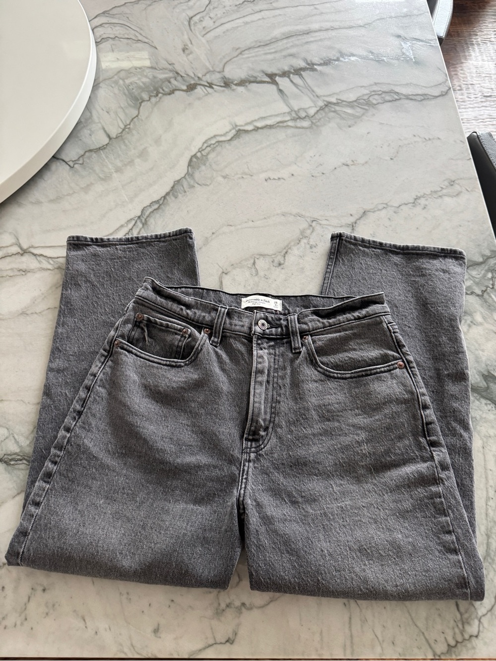Abercrombie & Fitch Vintage Straight High Rise Jeans Gray Wash Size 28 XS